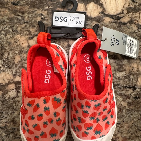 *brand new with tags* Strawberry Print Kids Water Shoes - Rubber sole - Picture 6 of 6